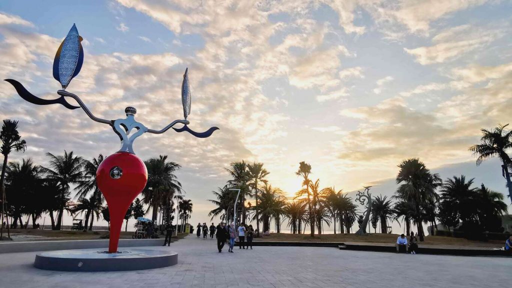 งานศิลปะ "พลังลม…พัดพาความสุขและความอุดมสมบูรณ์"